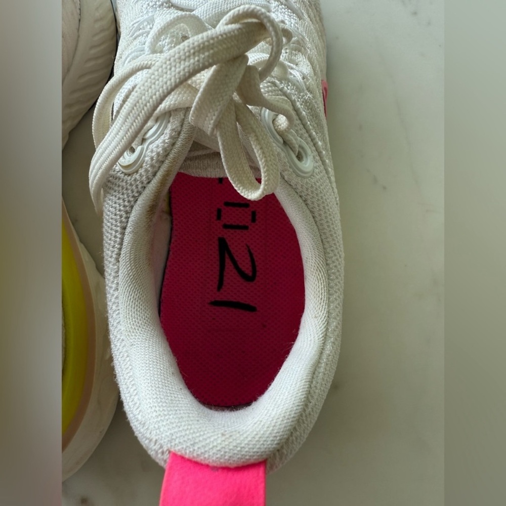 Nike - Picture 6 of 7